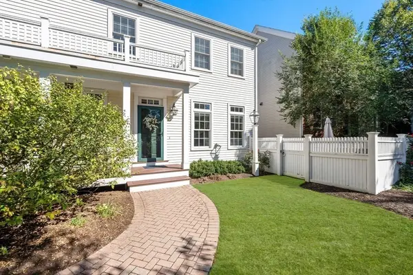 42 Maple Lane #42, Medfield, MA 02052