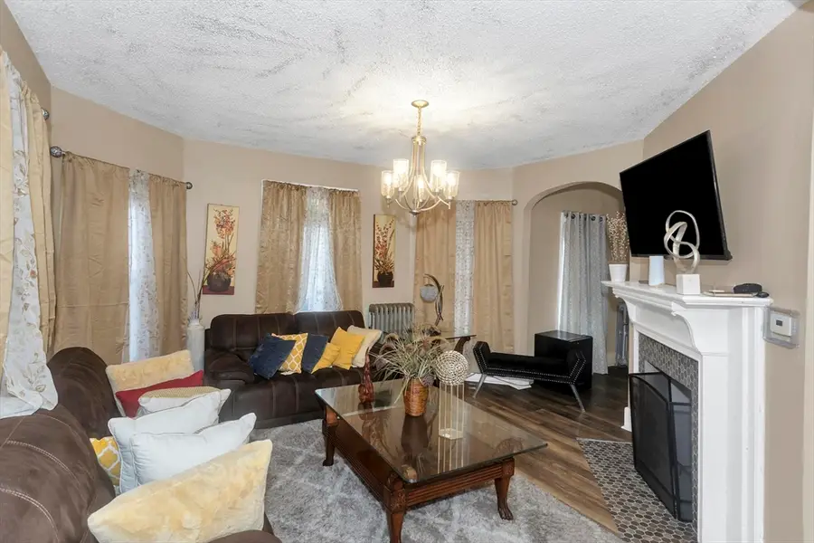 25 Dresden St, Springfield, MA 01109 - #2