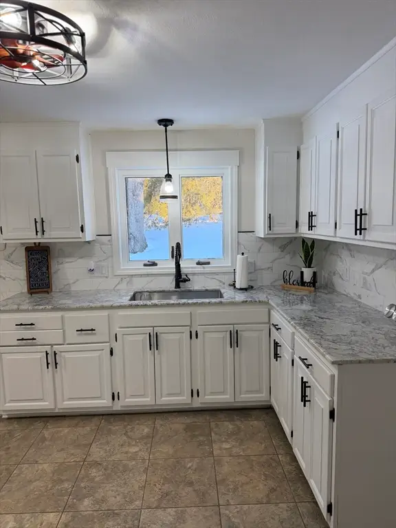 17 Jeanne Marie St, Springfield, MA 01129 - #3