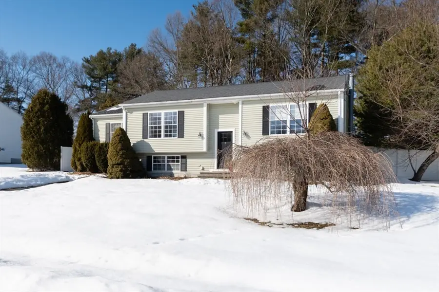 377 Rumonoski Dr, Northbridge, MA 01534 - #2