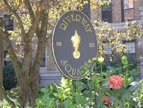 118 Riverway #12A, Boston, MA 02215