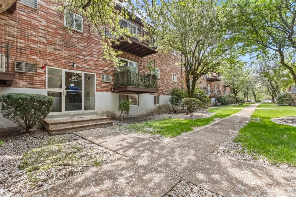 28 Westgate Rd #3, Chestnut Hill, MA 02467 - #1