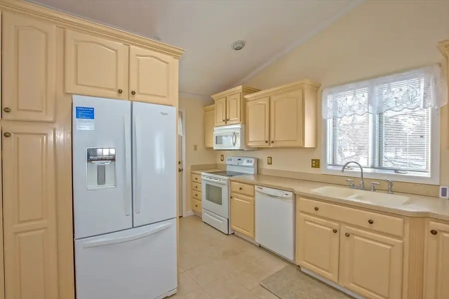 214 Alvord Pl #214, South Hadley, MA 01075 - #3