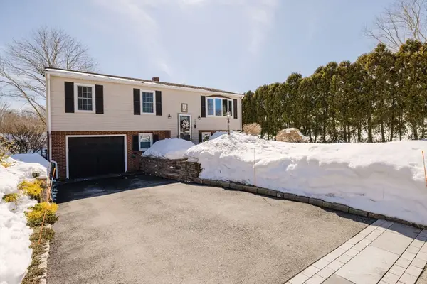 107 Spring Ln, Dartmouth, MA 02747