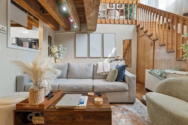 90 Commercial St #1A, Boston, MA 02109