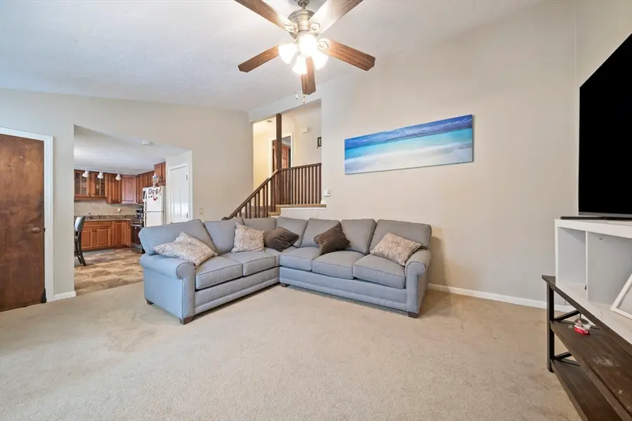 29 Hillcrest Ave, Brockton, MA 02301 - #3