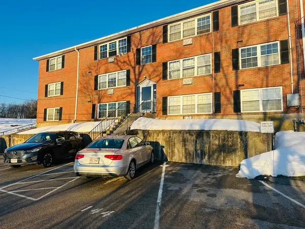 8 Tara Dr #5, Weymouth, MA 02188