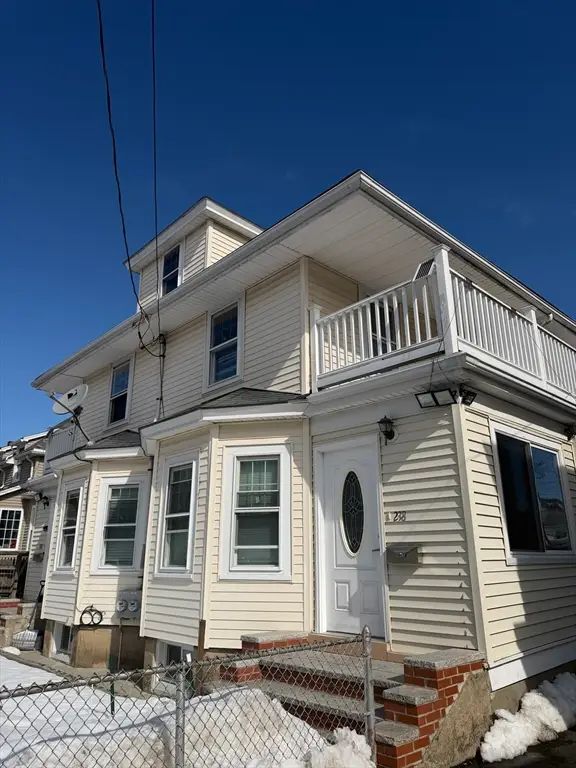 238 Farringtin St, Quincy, MA 02170