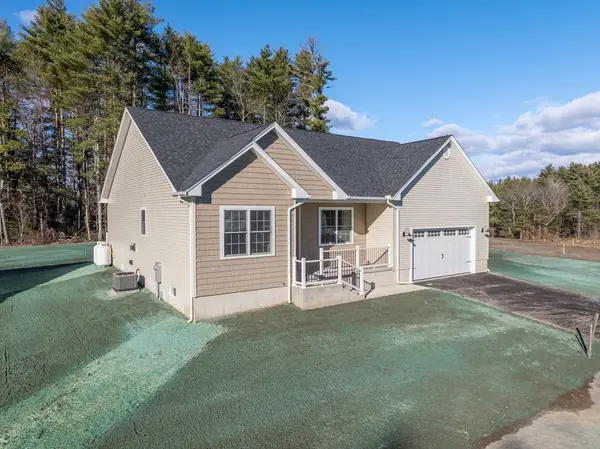 31 High Bluff Rd, Belchertown, MA 01007