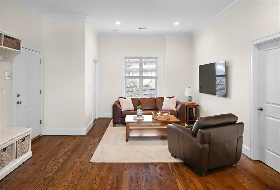 9-11 Ellwood St #4, Boston, MA 02129 - #3