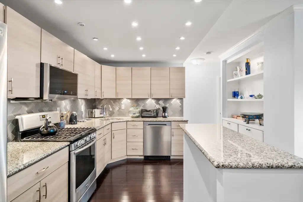 9 Hawthorne Place #7E, Boston, MA 02114 - #1