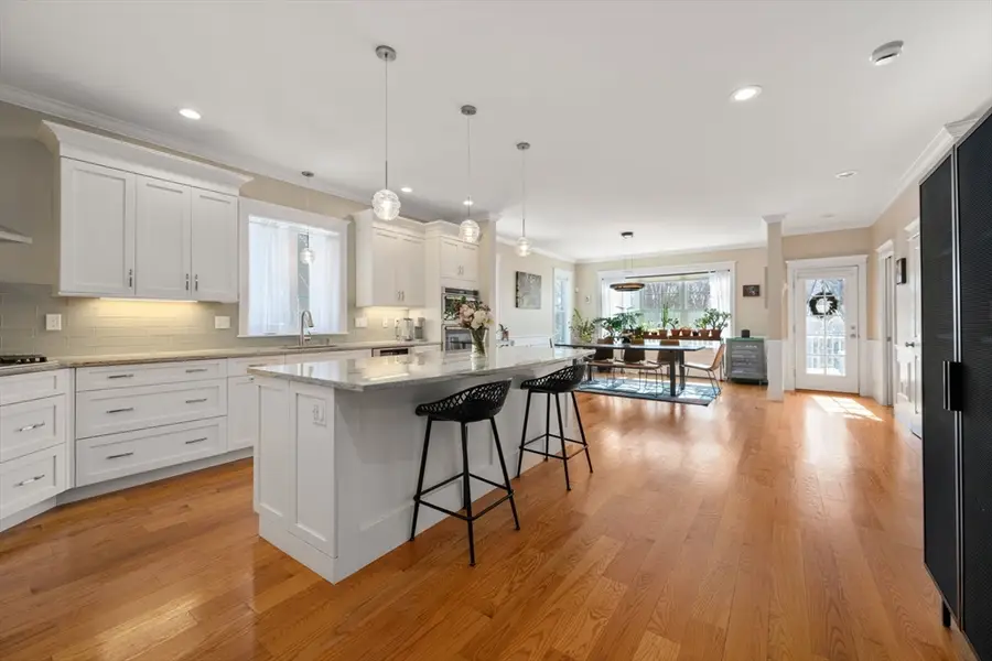 40 Grove St #1, Waltham, MA 02453 - #3