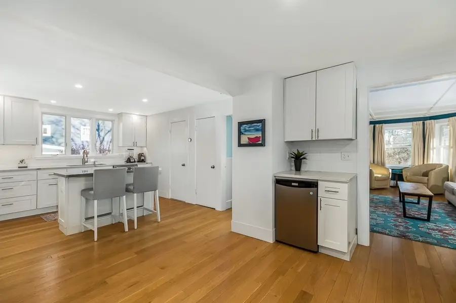 8 Forest St, Manchester, MA 01944 - #3