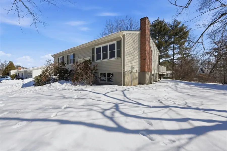 132 Pondview Dr, Amherst, MA 01002 - #3