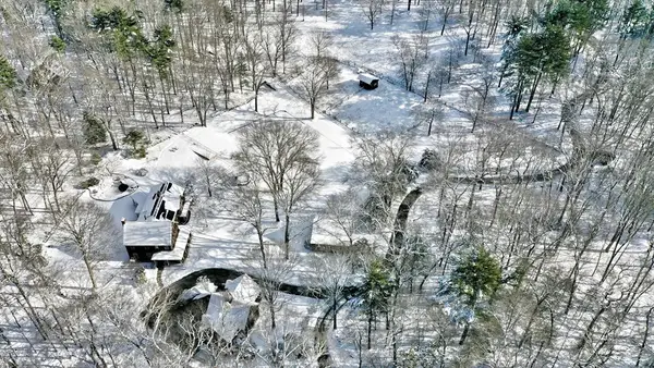 2 Spingler Dr, Hamilton, MA 01982