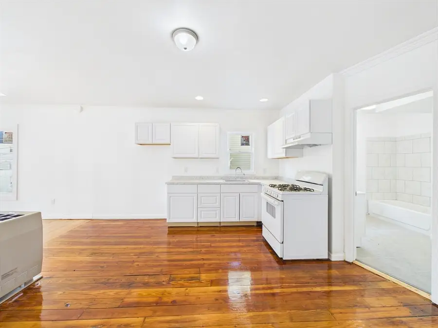 27 Nelson St, New Bedford, MA 02744 - #3