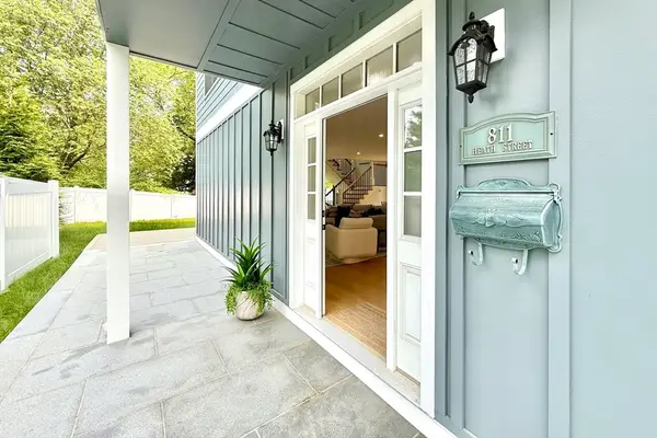 811 Heath St #811, Brookline, MA 02467