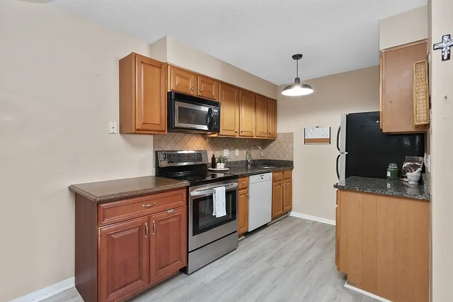 6 Dailey #J, Attleboro, MA 02703 - #3