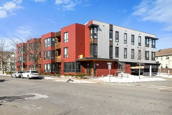 240 Salem St #3B, Medford, MA 02155