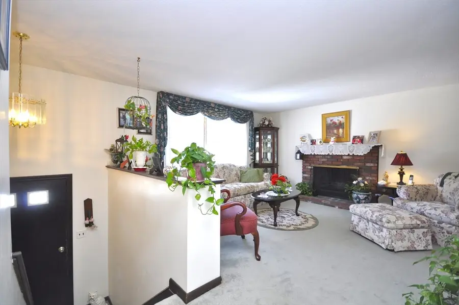 95 Amber Dr, East Bridgewater, MA 02333 - #3