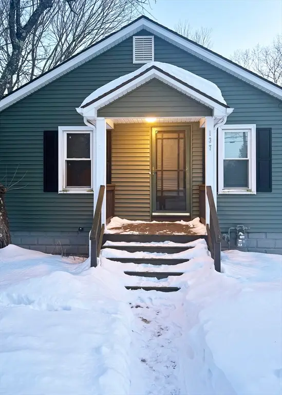 137 Mapleshade Ave, East Longmeadow, MA 01028