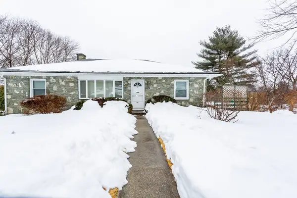 53 Lindsey Ln, Swansea, MA 02777