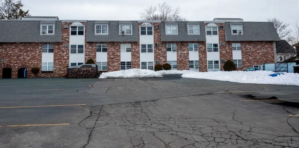 137 Pine St #11, Lowell, MA 01851 - #1