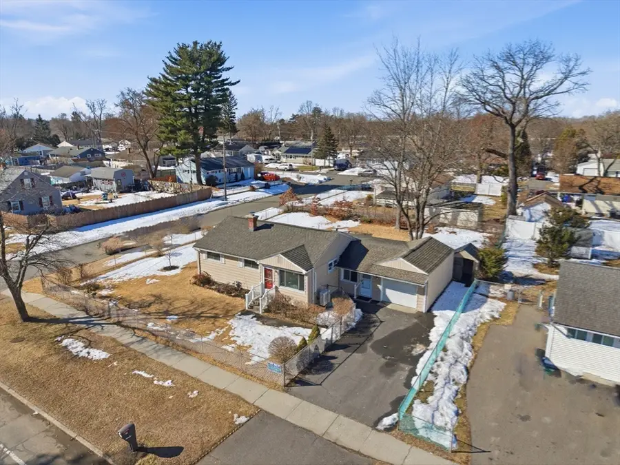 744 Bradley Rd, Springfield, MA 01109 - #3