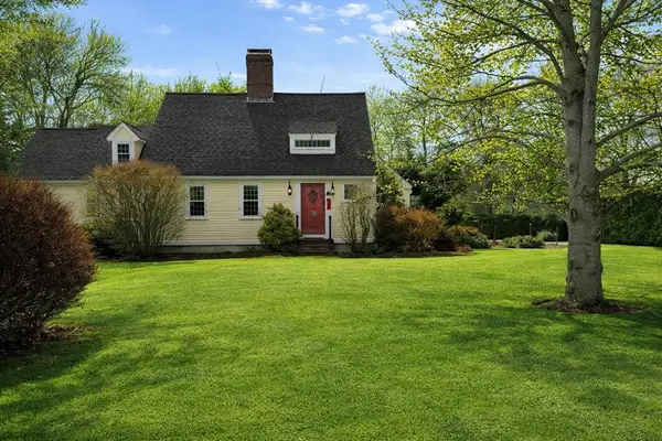 65 Rockland St, Dartmouth, MA 02748