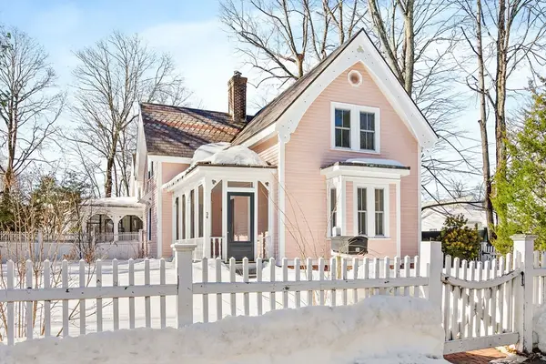 32 - 34 Thoreau Street, Concord, MA 01742