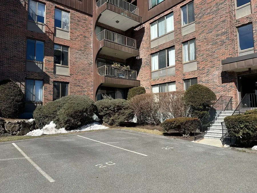 1004 Paradise Rd #1K, Swampscott, MA 01907 - #2