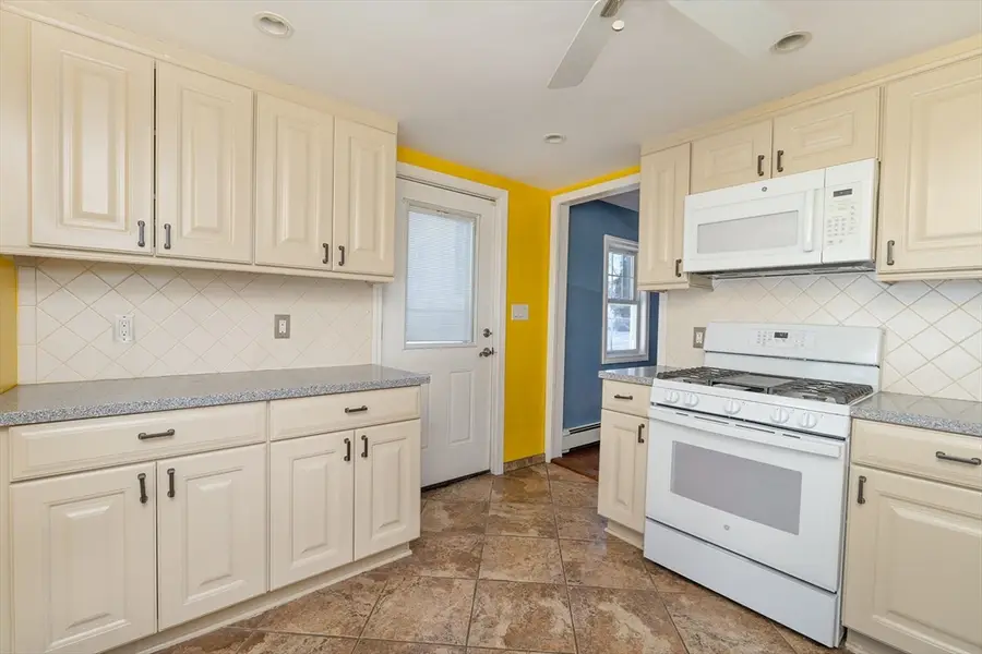 68 Beaver St, Salem, MA 01970 - #3