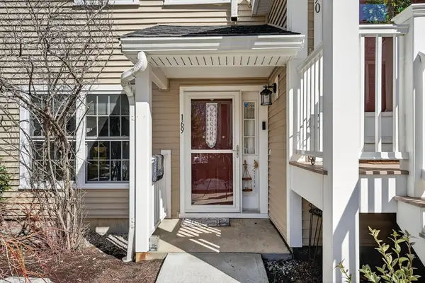 169 Tyson Common Lane #169, Braintree, MA 02184