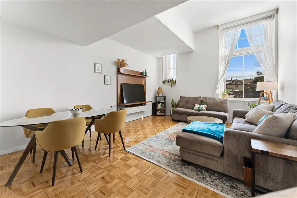 51 Pettee St #31, Newton, MA 02464 - #1