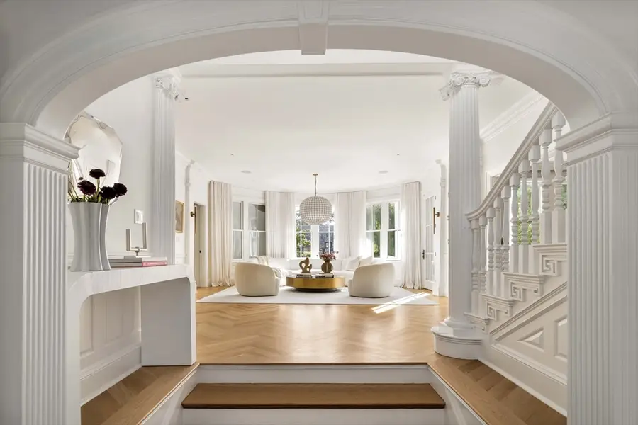 15 Farlow Rd, Newton, MA 02458 - #2