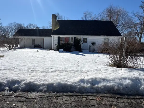 39 Fairlawn Ave, Oxford, MA 01540