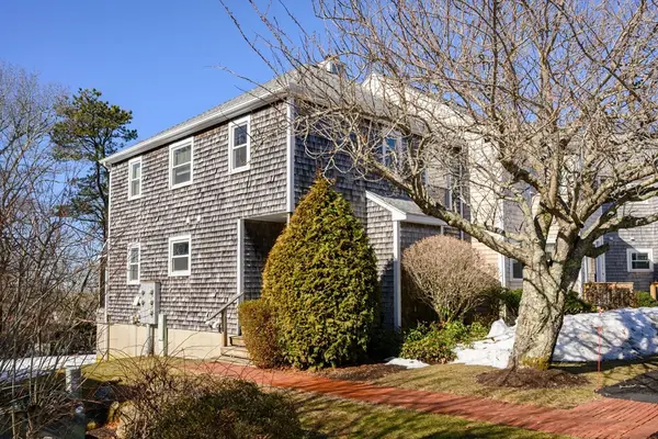 5 Harbor Hill Dr #5, Bourne, MA 02532