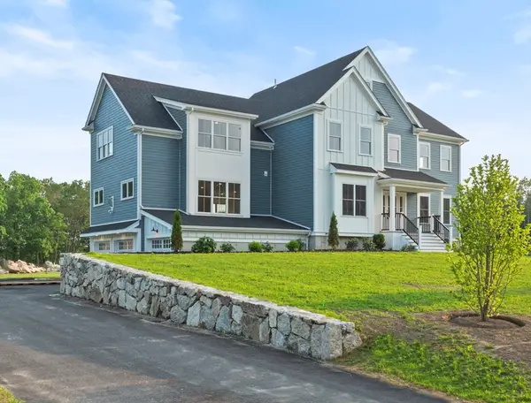 4 Weeping Willow Dr, Andover, MA 01810