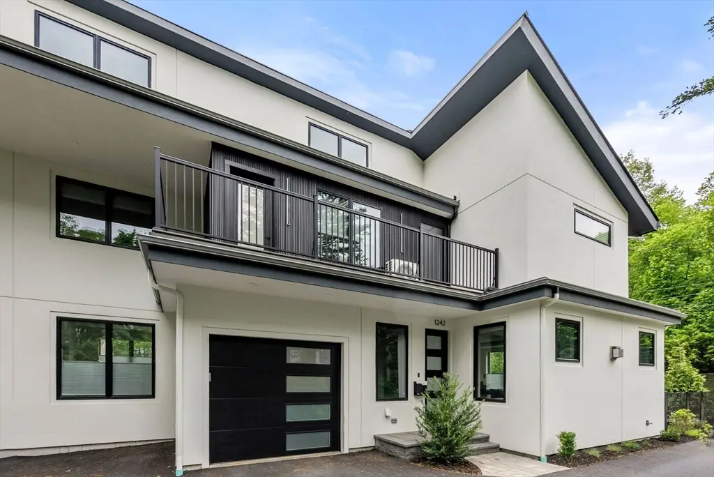 1242-1244 Beacon St #1242, Newton, MA 02468 - #1