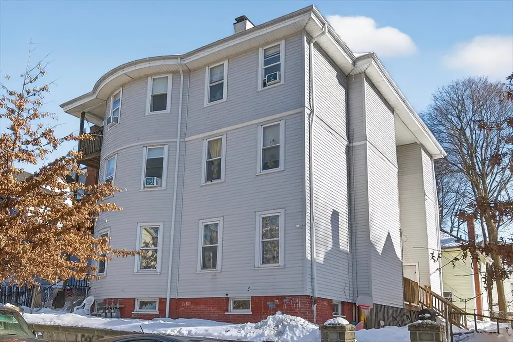 19 Woodbine St, Worcester, MA 01603 - #1