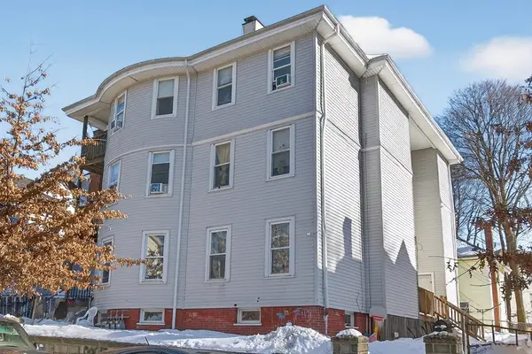 19 Woodbine St, Worcester, MA 01603