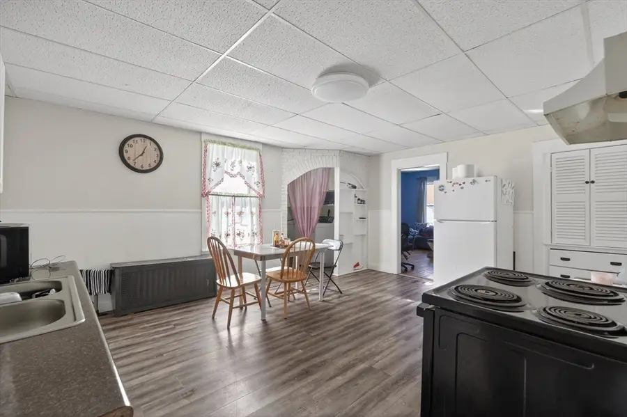 19 Woodbine St, Worcester, MA 01603 - #3