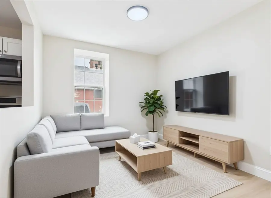 858 Kempton St, New Bedford, MA 02740 - #3