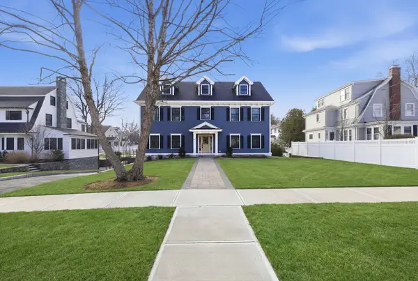 40 Foxcroft Rd, Winchester, MA 01890