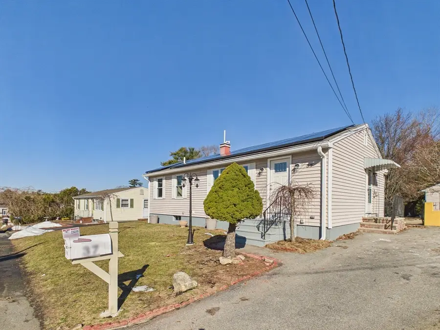 37 Maxine St, New Bedford, MA 02745 - #3
