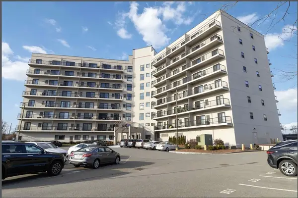 133 Commander Shea Blvd #219, Quincy, MA 02171