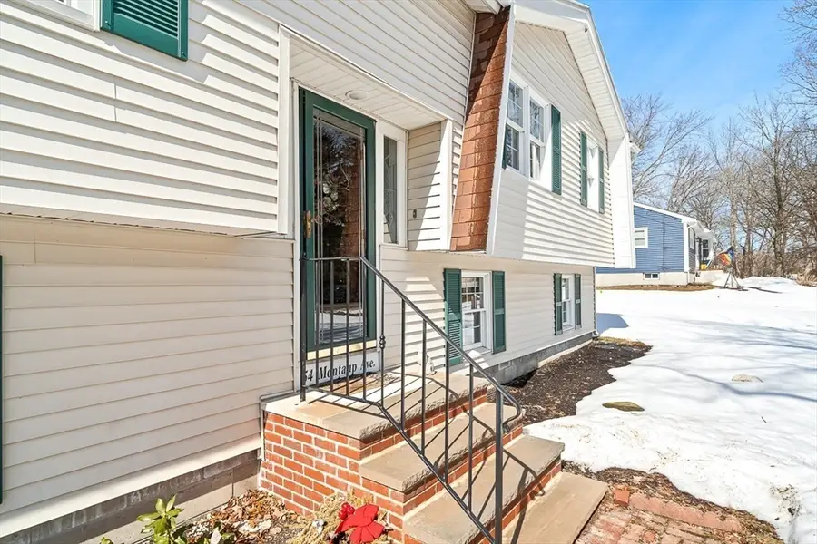 54 Montaup Ave, Dracut, MA 01826 - #2