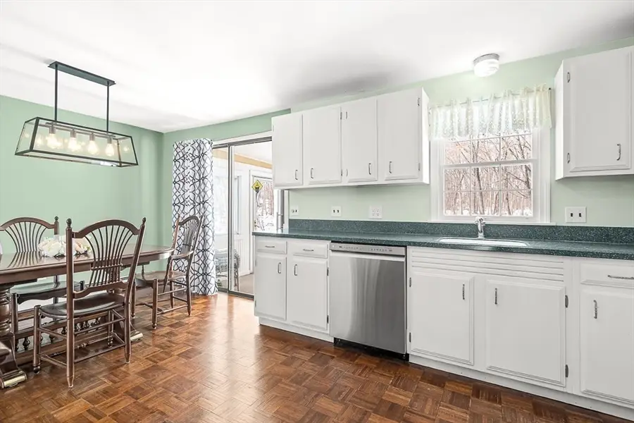 54 Montaup Ave, Dracut, MA 01826 - #3