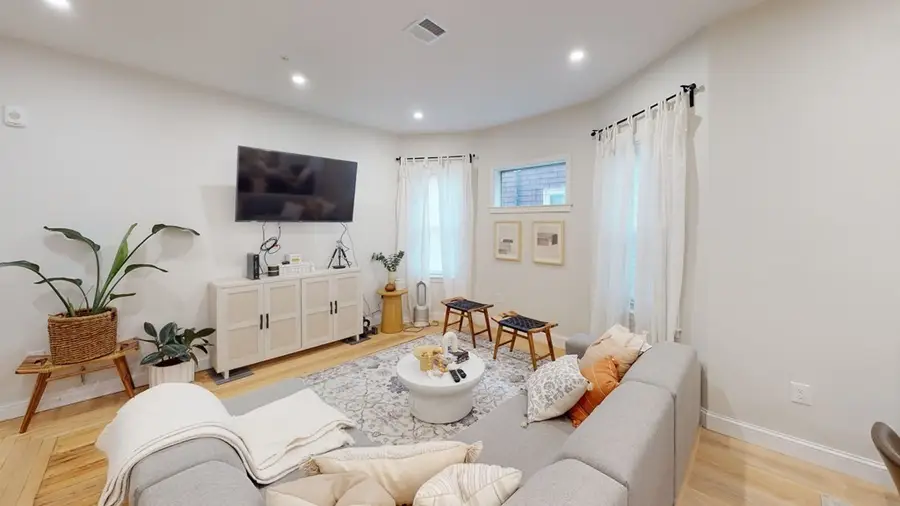 12 York St, Boston, MA 02121 - #3