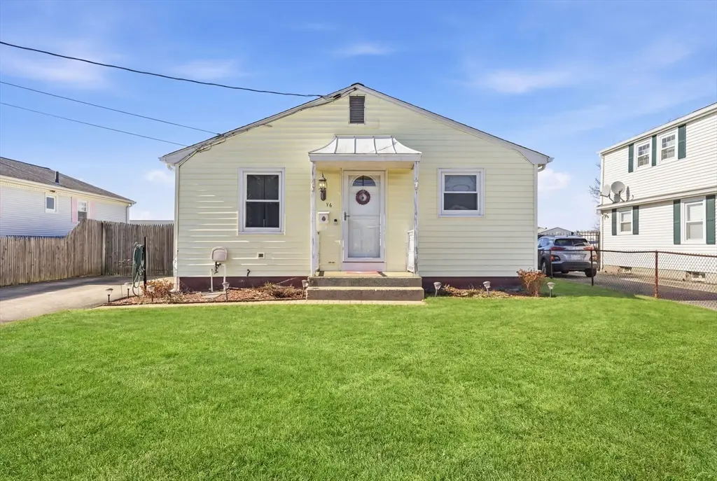 76 Lake St, Pawtucket, RI 02860 - #1